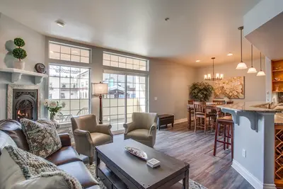 Image de River's Echo Downtown Leavenworth Condo Location de vacances, Mountain View for 6