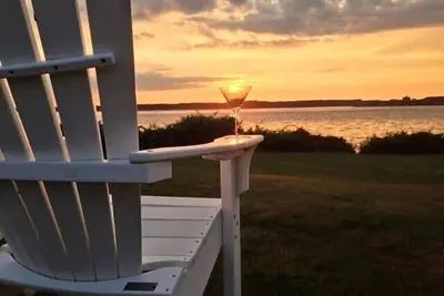 Jamestown Conanicut Island Retreat - Le Island Life!