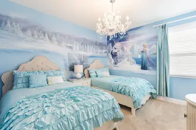 Image de 8min à Disney! Chambres thématiques Frozen et Star Wars - où résident toutes les princesses et les Jedi