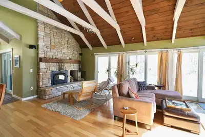 Image de Idéalement situé sur la rd Montagne entre le village de Stowe et Stowe Mountain