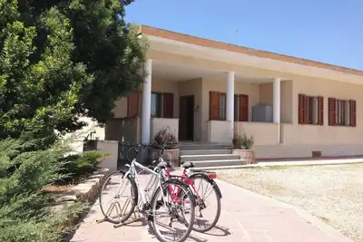 Image de Residenza I Filari: villa entouré de verdure.