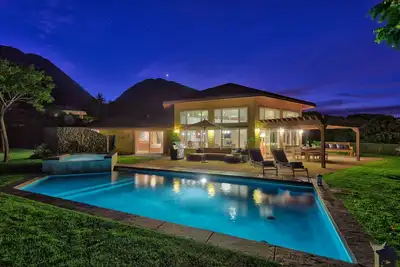 Image de Maison de luxe, vue panoramique sur l'océan et l'île, très privé à Launiupoko exclusive