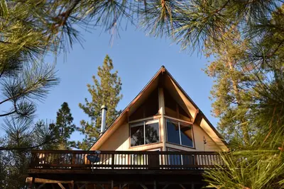 Image de Charmante cabane avec vue sur la montagne près du lac Yosemite et Pine Mountain