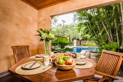 Image de Spacieuse villa 5 étoiles 2br / 2 salles de bain - À quelques pas de Blue Water & White Sand Beach