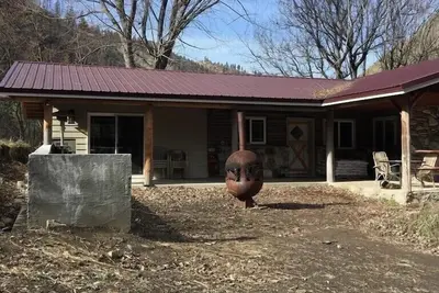 Image de 160 acres de chasse et de pêche ou de retraite privée.