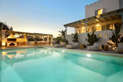 Image de Bord de mer Naxos • Villa Ariane avec piscine privée • 4 Bdr / 3 Bain à Plaka Beach