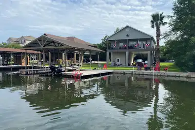 Image de Escapade en famille | Lbj Waterfront | Vues magnifiques sur le lac | Salle de jeux | Quai pour bateaux