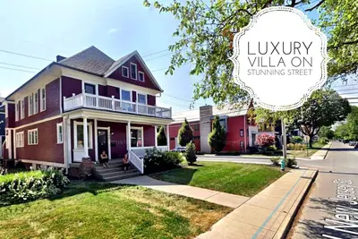 Image de Villa De Luxe - Centre-ville haut de gamme calme - Parking gratuit - Salle à manger