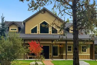 Image de Grand chalet moderne et luxueux - réunions de famille, golf, détente!