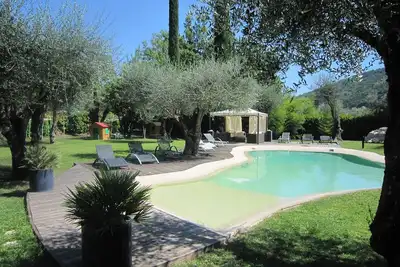 Image de Luxury property with lots of character, large flat garden, large pool