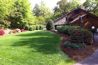 Image de Superbe maison sur Lkn en prenant des réservations pour 2020 Maintenant! ! Jouets aquatiques et bain à remous! !