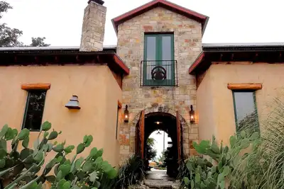 Image de Hudson Bend Casa au lac Travis, propriété du célèbre chef
