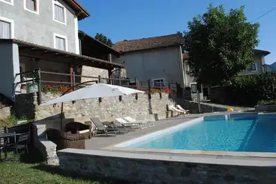 Image de Entouré par la nature, Ferme En Ferme Avec Piscine