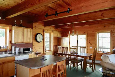 Image de Escape - Log style Cozy Chalet de ski - Walking Distance de la ville