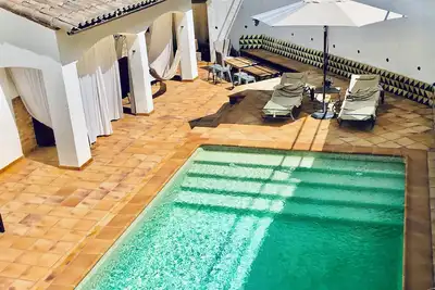 'Mas Blanc' pour visiter Barcelona d'une manière différente - ton réfuge méditerranéen avec piscine à un pas du centre ville et des meilleures plages
