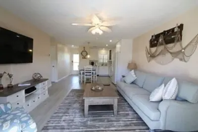 Image de Cottage Style Siesta Key Condo près de la plage, village commerçant, salle à manger