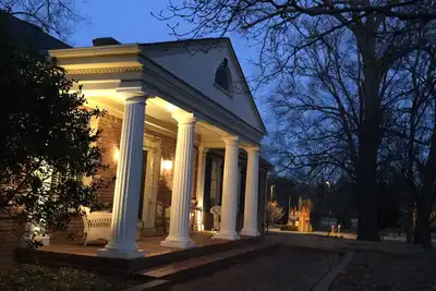 Image de Quartier historique. Accueil donne sur Overton Park. Hébergement de luxe.