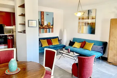 Image de 2 Pièces de Charme Trendy & Ensoleillé Proche Croisette. Balcon, Vue, A/C, Calme