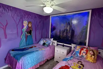 Image de Mis à jour 5/3 à Lake Berkley, piscine orientée sud, salle de jeux, familial