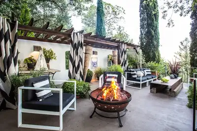 Image de Villa moderne sur un vignoble privé, parfait pour les familles ou couples à partager