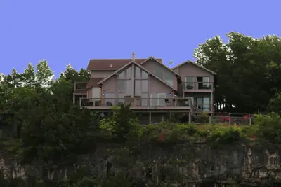 Image de Superbe mise à jour 5 chambres TanTara Estates voir la maison!