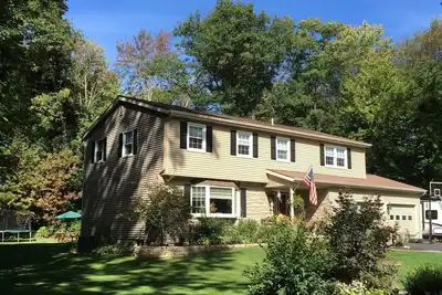 Image de Profitez de cette grande maison familiale nichée entre Saratoga Springs et le lac George!