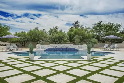 Image de Piscine chaufee! 2 maisons sur 1. 20 personnes! Classé 5 étoiles