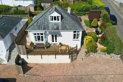 Image de Prime seaside location, wonderful private gardens and stunning sea views