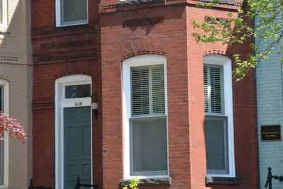 Image de Fabuleuse maison victorienne de 1890 sur Capitol Hill; 100 marches du métro, # 1