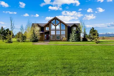 Image de Cabine de luxe privée avec bain à remous et terrain de volley-ball, 4 acres