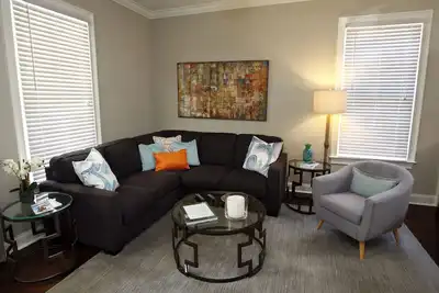 Image de Jefferson Blue Door. . . . . . Cottage rénové de charme à Midtown