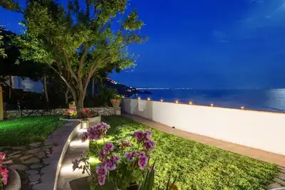 Image de Belle Villa Whit Grand Jardin