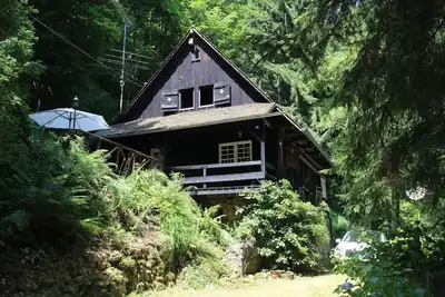 Image de Maison de la Forêt-Noire pour les amoureux de la nature dans un endroit isolé