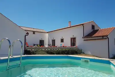 Image de Superbe fermette idéale pour se détendre en famille ou entre amis. 74397/Al