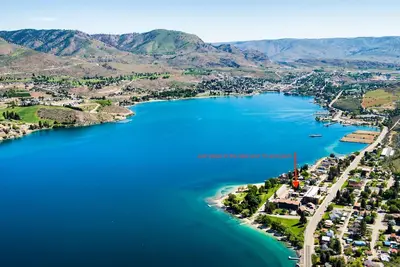 Image de À côté du lac, piscine, 10 acres de parc, 1 mile de la ville, les meilleurs prix
