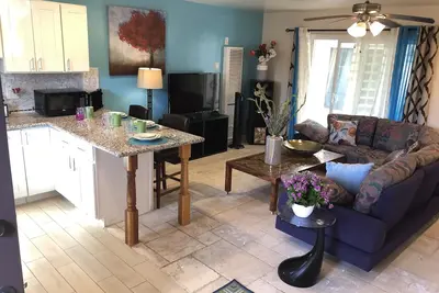 Image de Magnifique condo rénové étapes à la plage