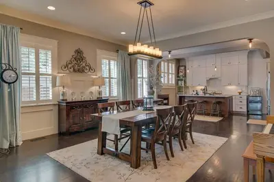 Image de Luxe en 12South Near Belmont / Lipscomb / Vandy-4br / 4ba -4 Suites Bains privés