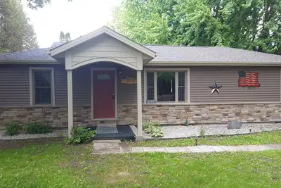 Image de Tout nouveau dans cette belle maison isolée. Climatisation. Wifi. Foyer.