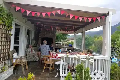 Image de Ensoleillé, maison familiale avec une vue imprenable sur les montagnes Outeniqua.