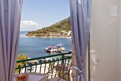 Image de Spacieux Deux Chambres Apt Sur La Plage Vue Sur La Mer FreeWifi Barbecue Parking Amarrage De Bateau