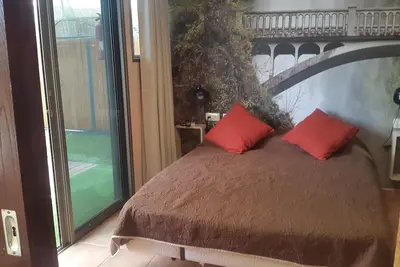 Image de Votre refuge à Eilat avec une hospitalité de style chban
