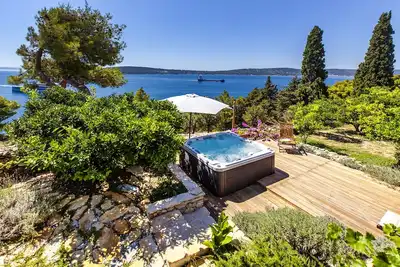 Image de Emplacement idyllique avec vue imprenable situé dans la forêt du parc et à 100m de la mer