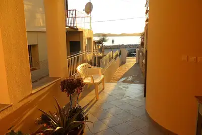 Image de dans un endroit calme, avec la mer, une belle vue sur la mer