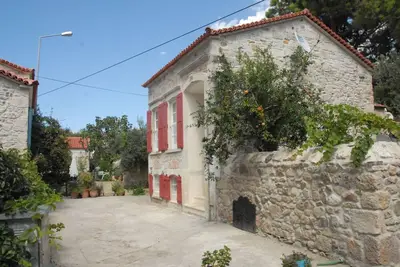 Image de Entièrement restaurée style grec Old Stone House