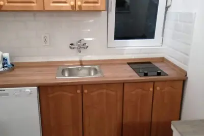 Image de appartements familiaux avec grand jardin île de Vis, Rukavac