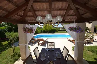 Image de Magnifique villa près de Split avec piscine privée et pleygraund! ! !