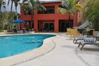 Image de Tarifs fantastique pour un luxe, spacieux 5 Bdrm Villa privée, 2 niveaux Piscine privée