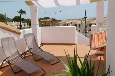 Image de Dernier étage, terrasse de toit privée, A / C, wifi gratuit, piscine, garage, vue, plage à pied