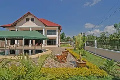 Image de A fantastic calm castle with a great lakeview!