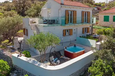 Image de **** Villa de luxe avec jacuzzi extérieur ****